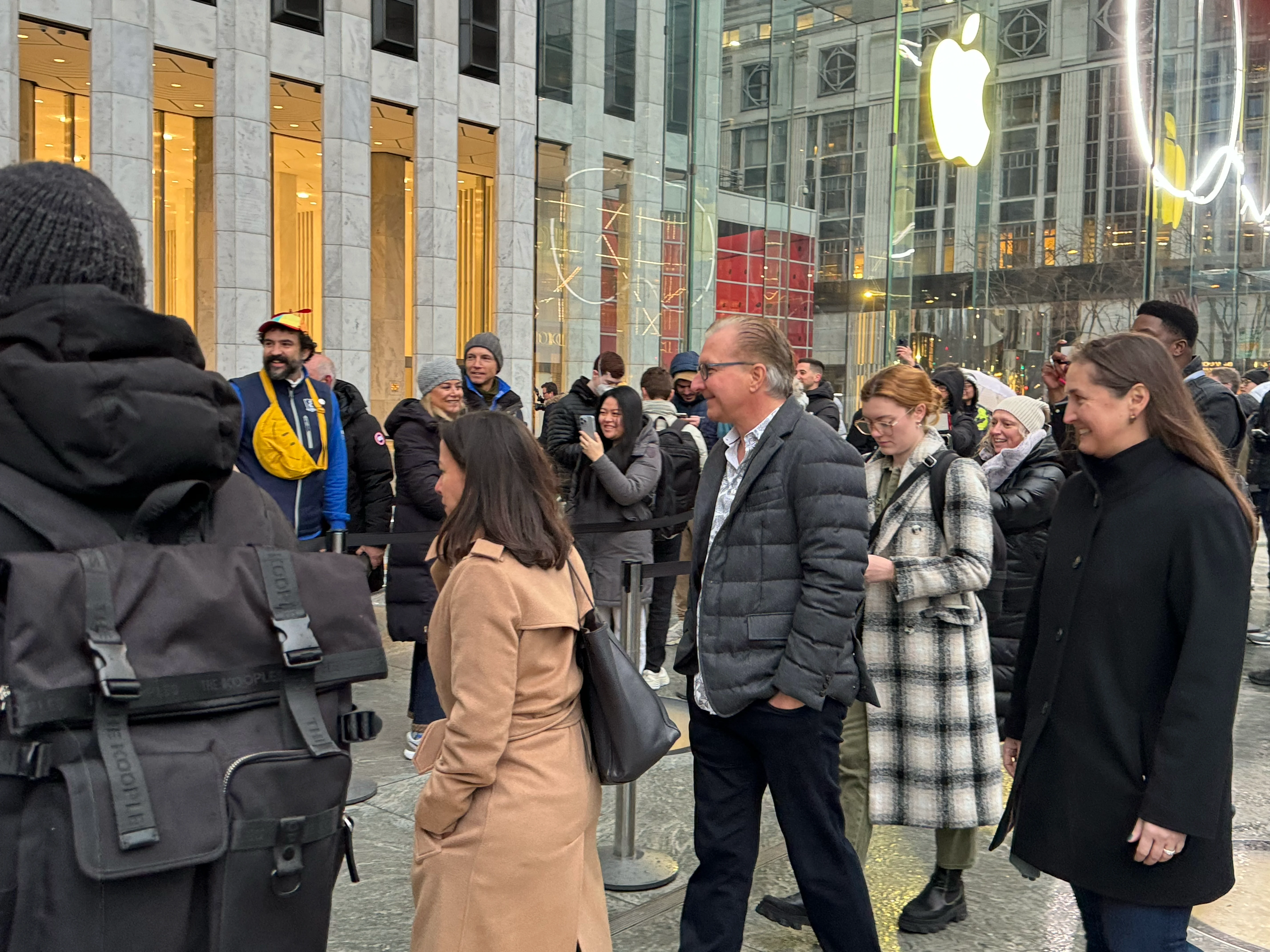 Tim Cook walking the queue with Greg Joswiak behind him